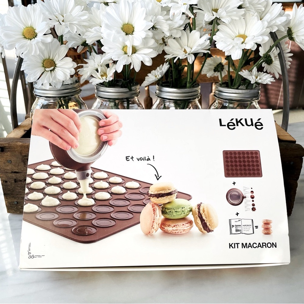 Sur La Table•Lékué Macaron Kit•NIB•Mat, Piping Vessel, 6 Tips, and Instructions